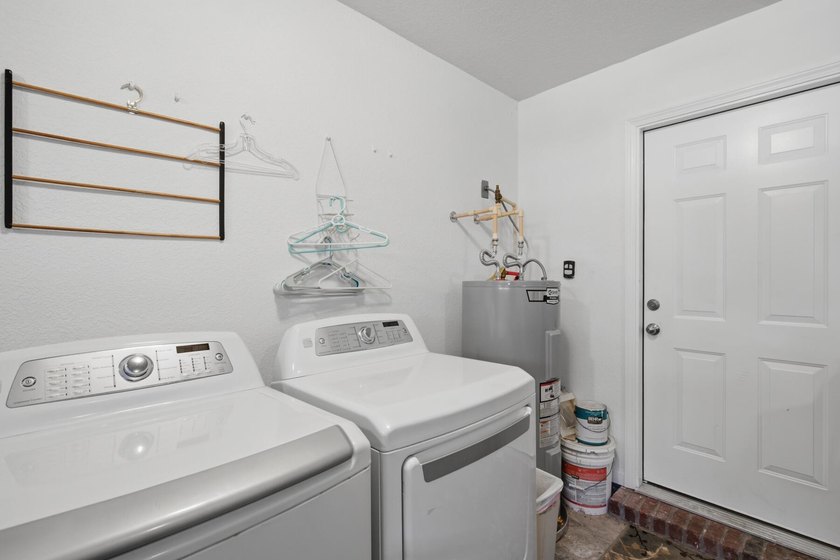In the heart of Destin. Neighborhood Pool. Almost 1400 sqft - photo 18