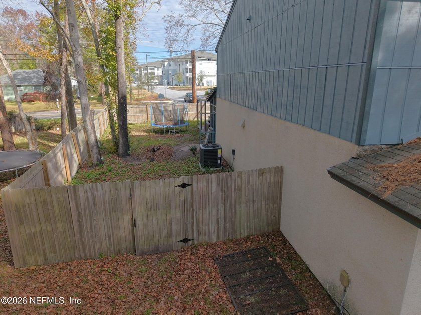 No HOA or CDD and ready to move in. This townhome has vinyl - photo 18