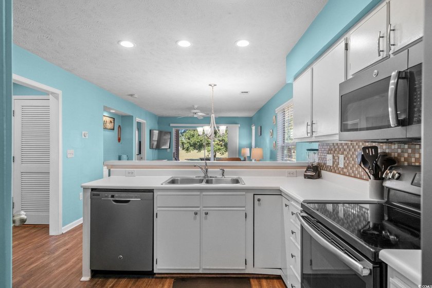 This beautiful 2 bedroom 2 bath undated unit in the gated - photo 12