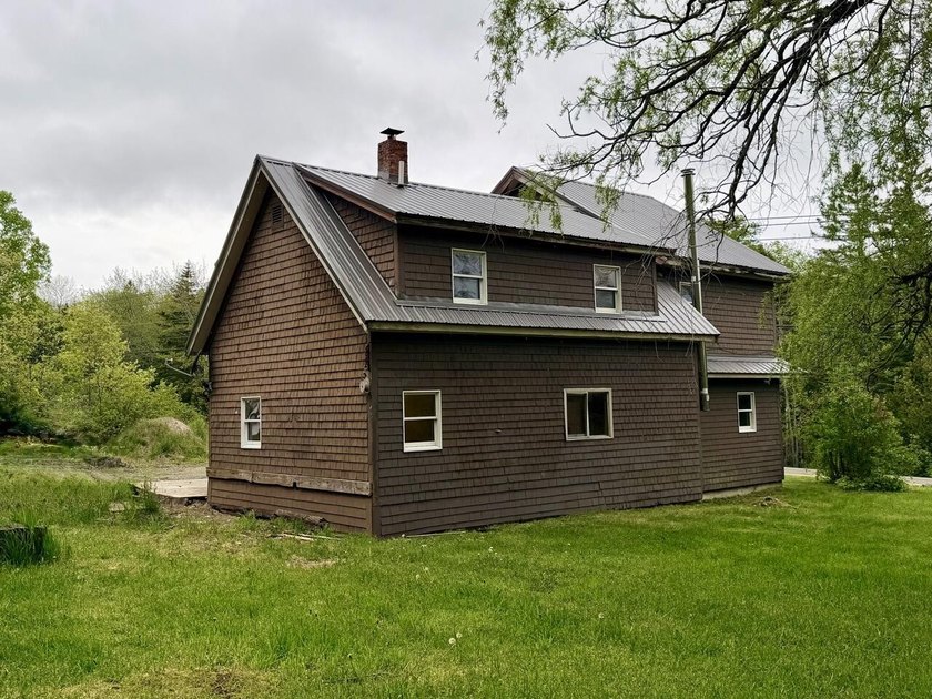 Coastal living doesn't have to break the bank! Nestled on 1 acre - photo 3