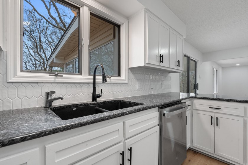 Experience true waterfront living with this beautifully - photo 14