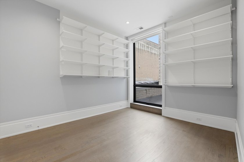 Exceptional 3-bed, 2.5 bath corner condo in a boutique elevator - photo 12