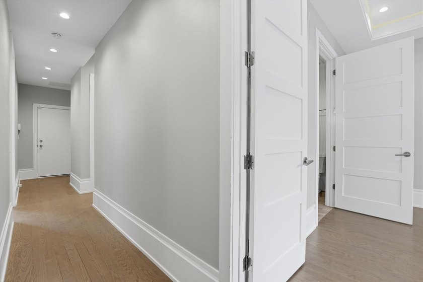Exceptional 3-bed, 2.5 bath corner condo in a boutique elevator - photo 15
