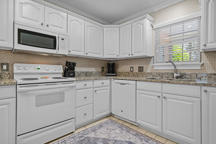 Welcome to 1418 Cane St. #4, a charming 3-bedroom, 2-bath - photo 16