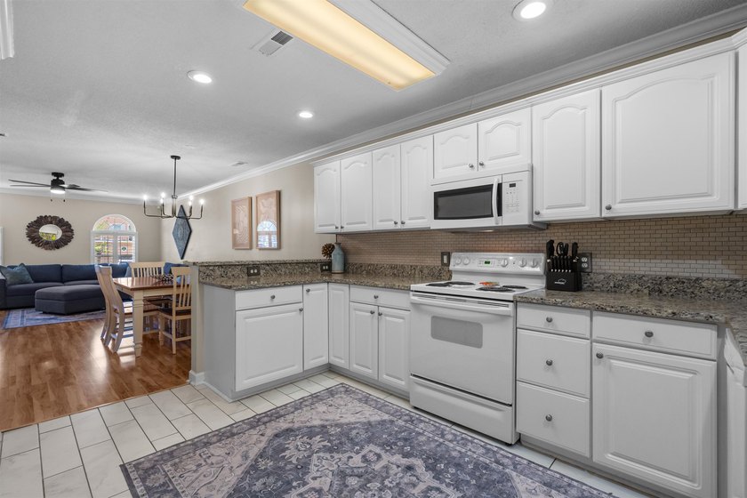 Welcome to 1418 Cane St. #4, a charming 3-bedroom, 2-bath - photo 18