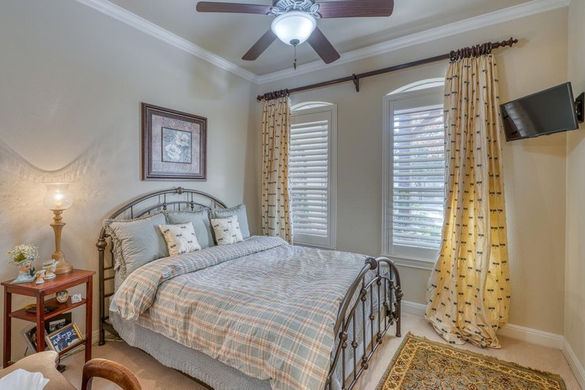 Don't miss this beautiful 2-bedroom, 2-bathroom townhome in the - photo 18
