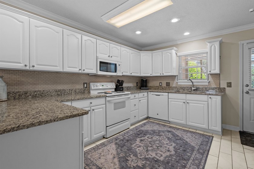 Welcome to 1418 Cane St. #4, a charming 3-bedroom, 2-bath - photo 19