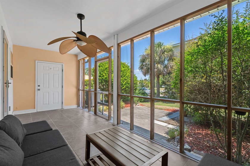 Welcome to 1418 Cane St. #4, a charming 3-bedroom, 2-bath - photo 22