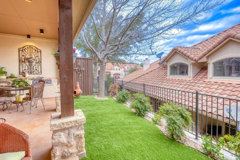 Don't miss this beautiful 2-bedroom, 2-bathroom townhome in the - photo 24
