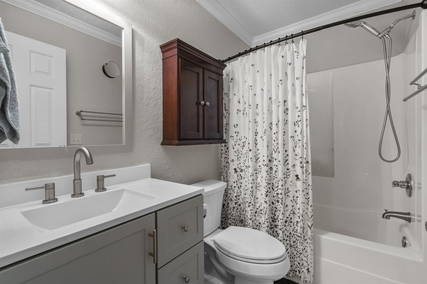 Welcome to 1418 Cane St. #4, a charming 3-bedroom, 2-bath - photo 26