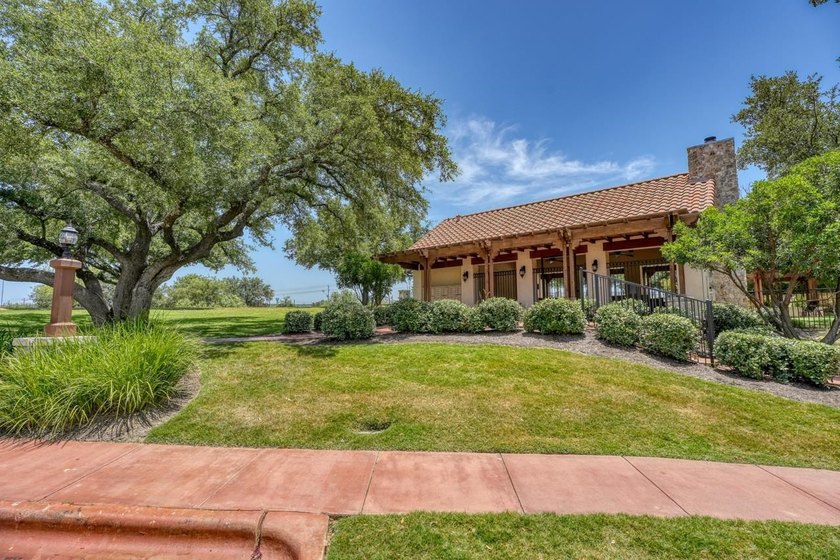 Don't miss this beautiful 2-bedroom, 2-bathroom townhome in the - photo 26