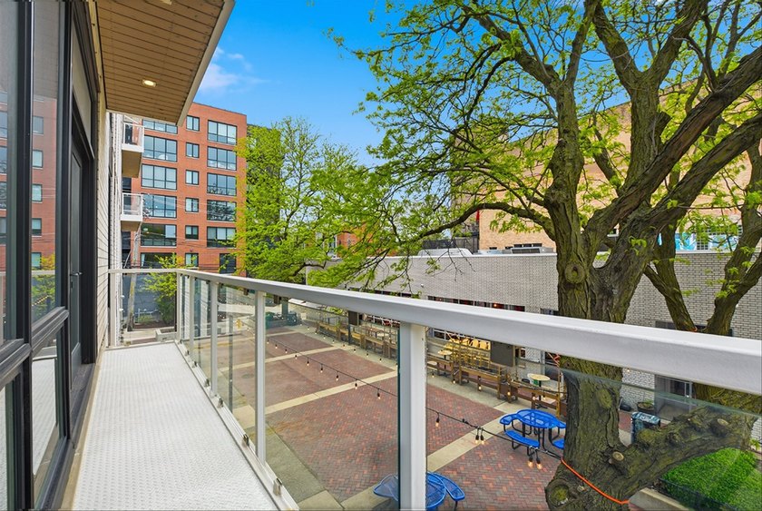 Exceptional 3-bed, 2.5 bath corner condo in a boutique elevator - photo 26