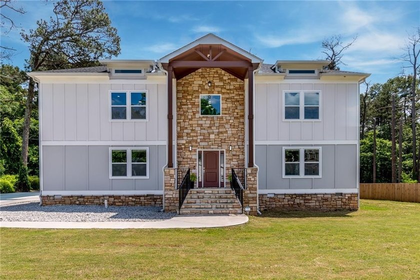 Escape the ordinary in this custom modern farmhouse, perfectly - photo 2