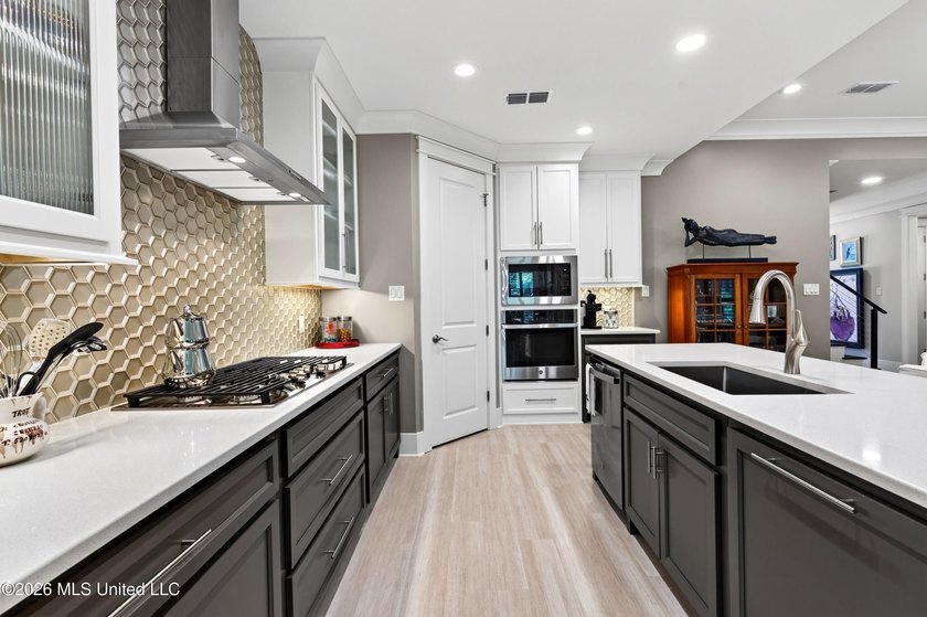 Welcome to this home where LUXURY meets LIFESTYLE!! Convenient - photo 11