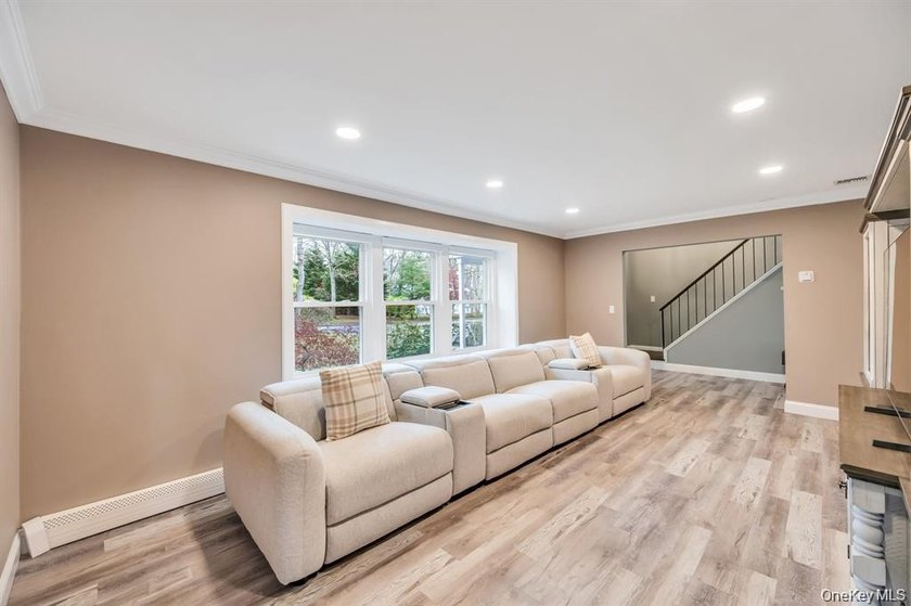 Magnificent updated and expanded Colonial offering 5 bedrooms, 3 - photo 11