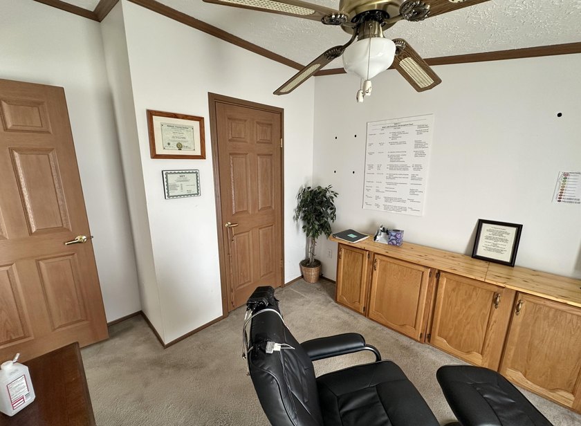 Welcome to this inviting single-story home, perfectly situated - photo 16