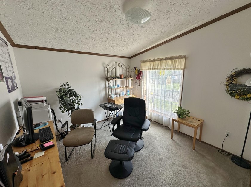Welcome to this inviting single-story home, perfectly situated - photo 17