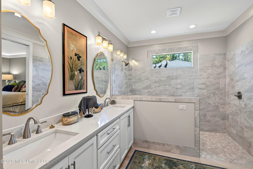 Welcome to this home where LUXURY meets LIFESTYLE!! Convenient - photo 18