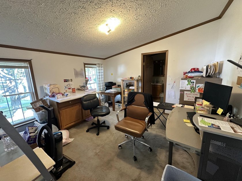 Welcome to this inviting single-story home, perfectly situated - photo 21