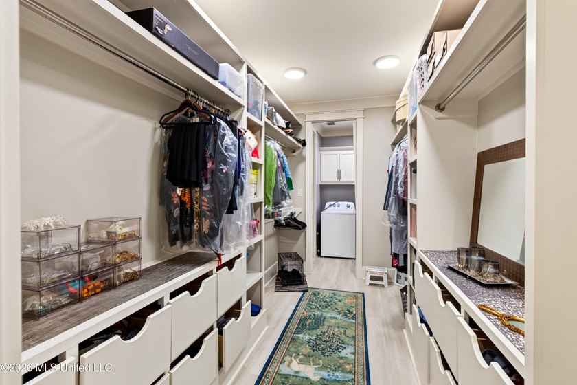 Welcome to this home where LUXURY meets LIFESTYLE!! Convenient - photo 23