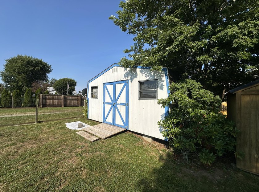 Welcome to this inviting single-story home, perfectly situated - photo 28