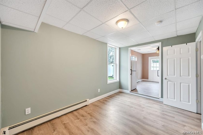 Magnificent updated and expanded Colonial offering 5 bedrooms, 3 - photo 28