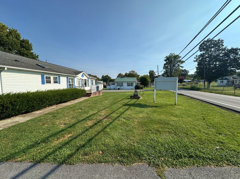 Welcome to this inviting single-story home, perfectly situated - photo 30