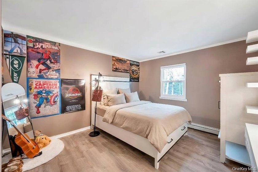 Magnificent updated and expanded Colonial offering 5 bedrooms, 3 - photo 36