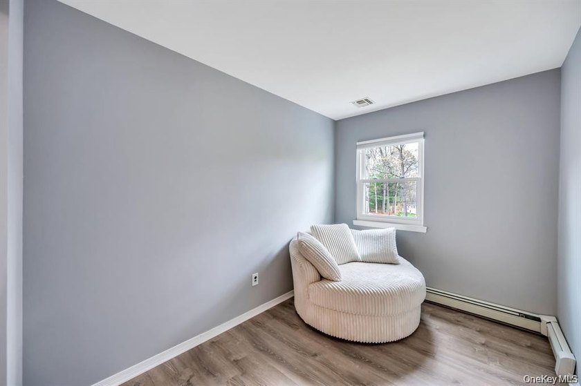 Magnificent updated and expanded Colonial offering 5 bedrooms, 3 - photo 38