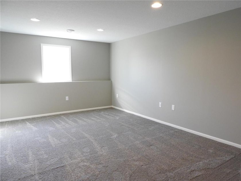 Detached townhome with pond views and a versatile 4-bedroom - photo 12