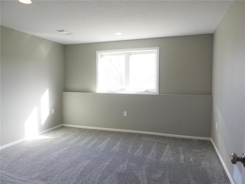 Detached townhome with pond views and a versatile 4-bedroom - photo 13