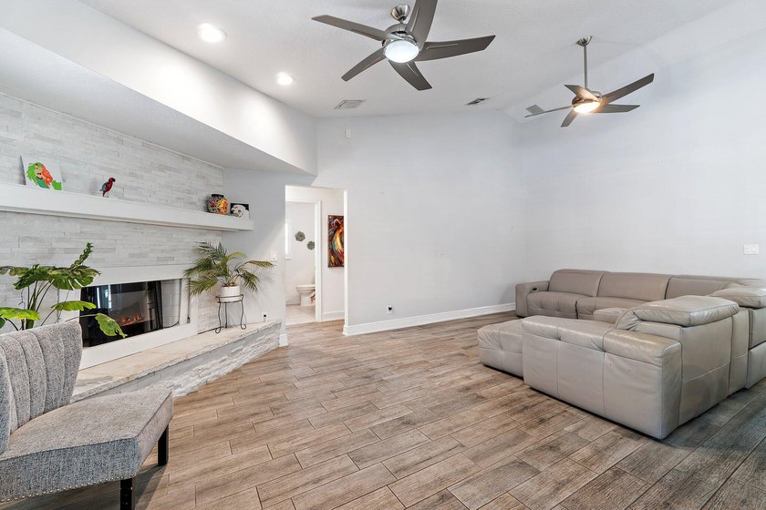 Short sale addendum must be included on all offers. 3 bedroom, 2 - photo 14