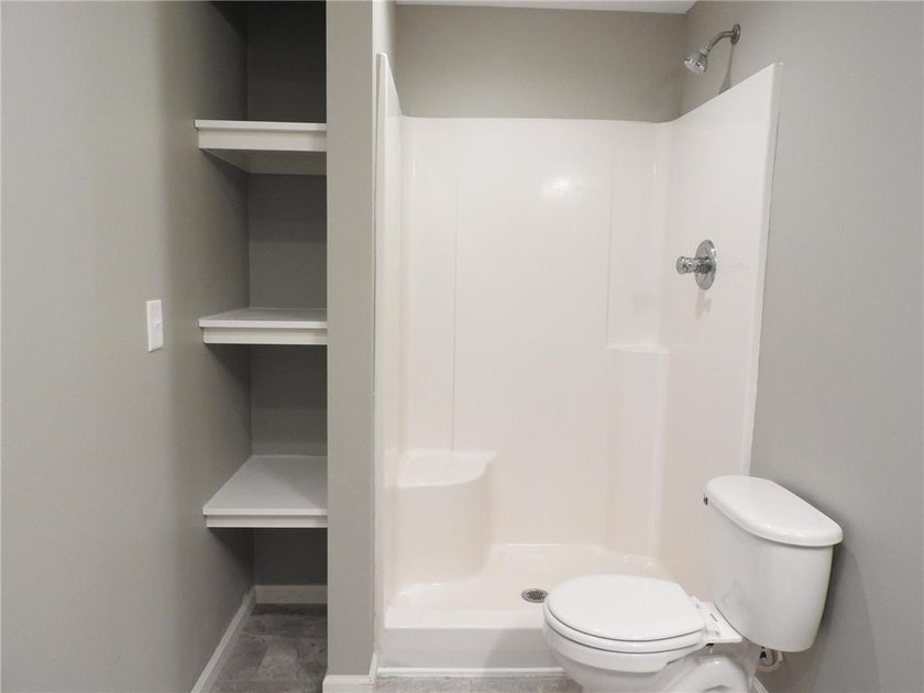 Detached townhome with pond views and a versatile 4-bedroom - photo 16