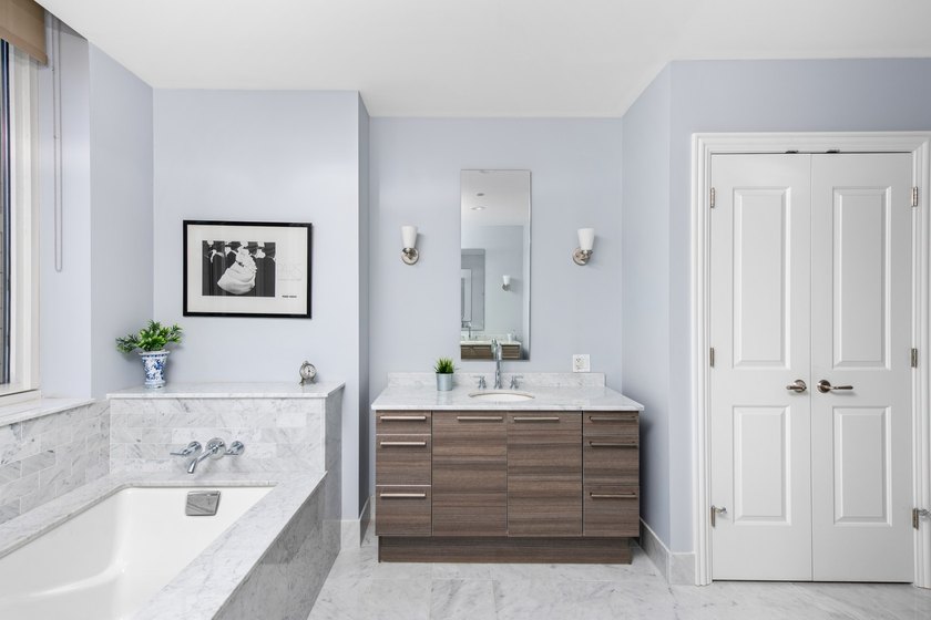Stunning 3-bedroom, 2.1-bathroom corner residence at the - photo 22
