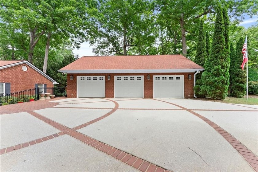 Beautiful Lake Lanier home in sought after Northlake - photo 3