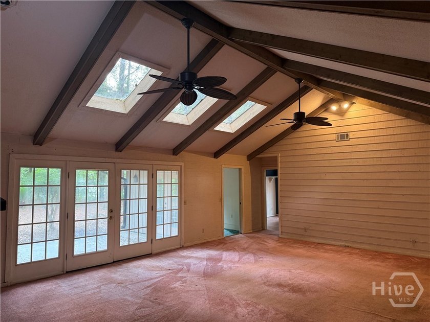 Very spacious and terrific floor plan at the Landings needing - photo 13