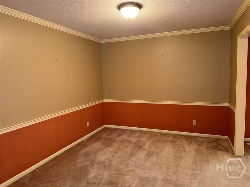Very spacious and terrific floor plan at the Landings needing - photo 19