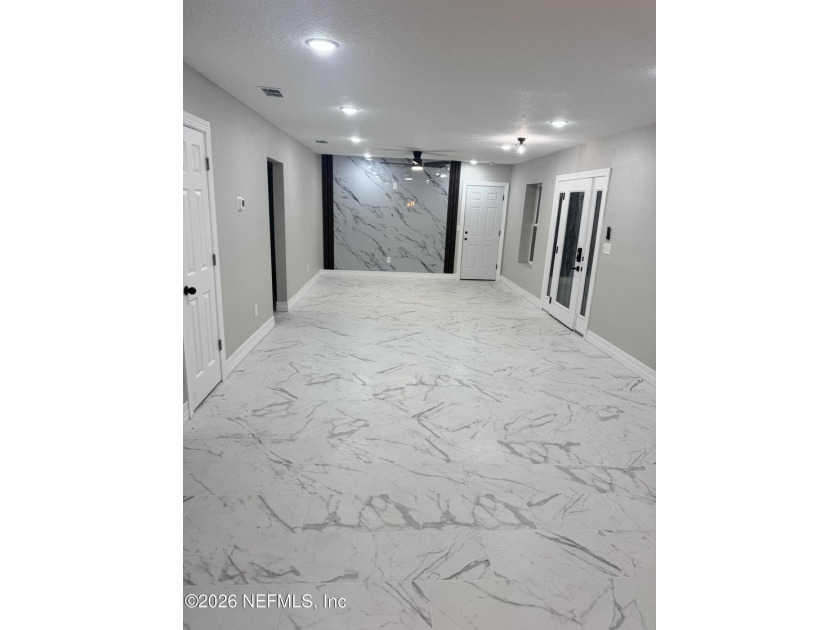 Stunning Fully Remodeled Home - No HOA Fees! Welcome to this - photo 22