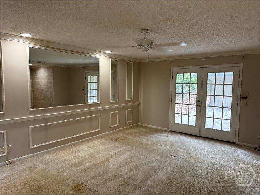 Very spacious and terrific floor plan at the Landings needing - photo 31