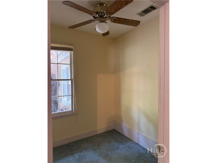 Very spacious and terrific floor plan at the Landings needing - photo 41