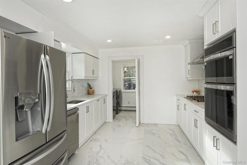 Welcome to 34 Warner Road, Huntington NY. This totally renovated - photo 18