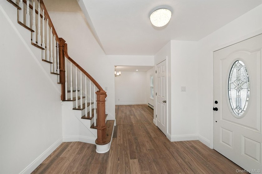 Welcome to 34 Warner Road, Huntington NY. This totally renovated - photo 25
