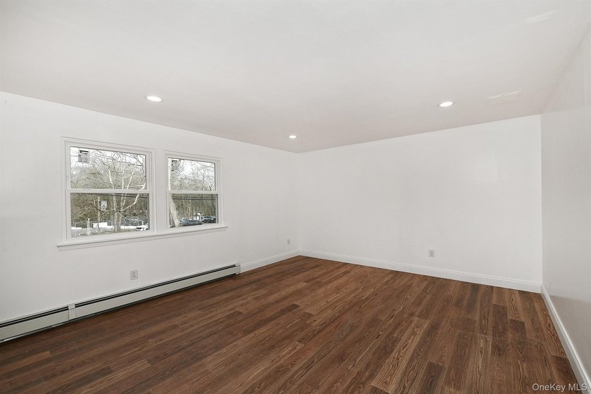 Welcome to 34 Warner Road, Huntington NY. This totally renovated - photo 26