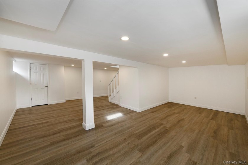 Welcome to 34 Warner Road, Huntington NY. This totally renovated - photo 40