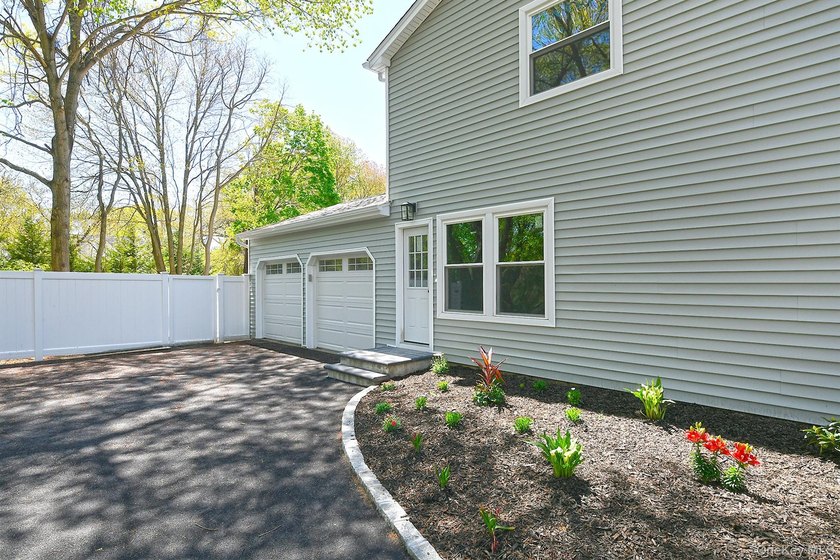 Welcome to 34 Warner Road, Huntington NY. This totally renovated - photo 43