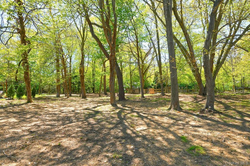 Welcome to 34 Warner Road, Huntington NY. This totally renovated - photo 48