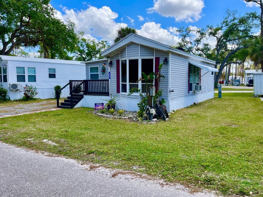 C186 Ramblers Rest - Beautifully Designed &amp; Turnkey Park Model! - photo 4