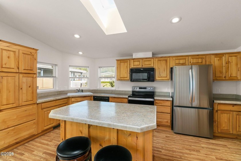 One word: Stonebridge! The highly desired Depoe Bay manufactured - photo 11