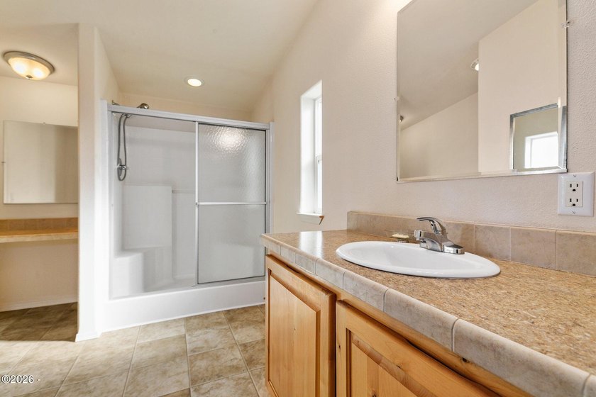 One word: Stonebridge! The highly desired Depoe Bay manufactured - photo 20