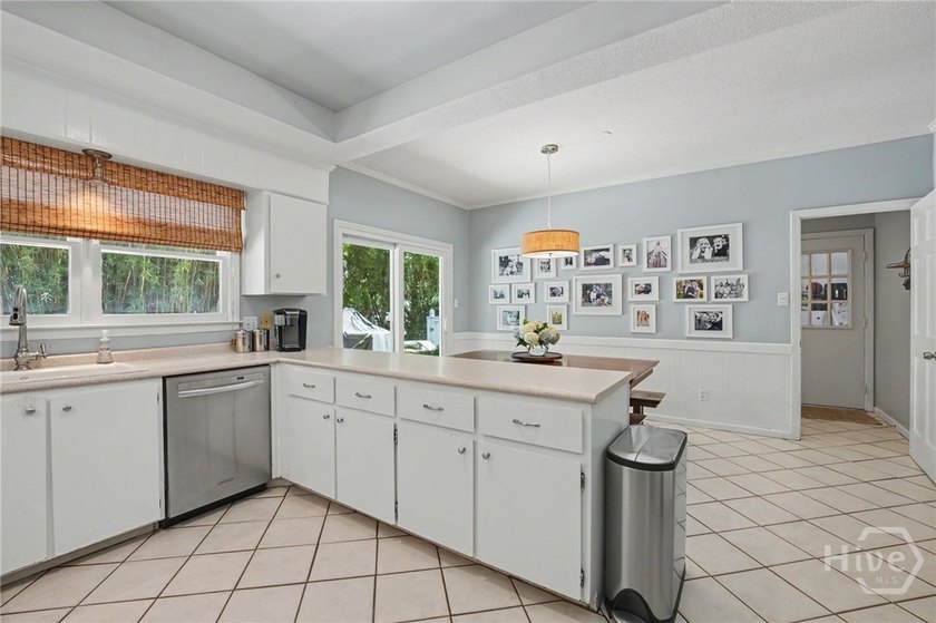 Welcome home to this beautifully maintained 4-bedroom, 2.5-bath - photo 22